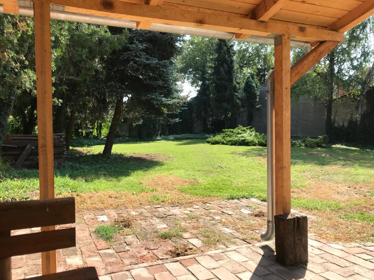 Pb Urban Garden Stay With Secured Parking Σρέμσκα Μιτρόβιτσα Εξωτερικό φωτογραφία