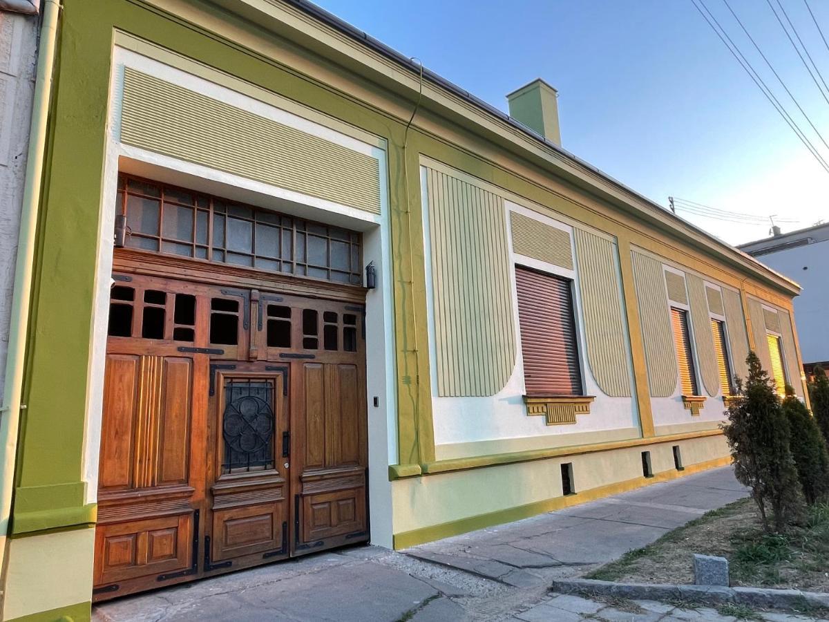 Pb Urban Garden Stay With Secured Parking Σρέμσκα Μιτρόβιτσα Εξωτερικό φωτογραφία