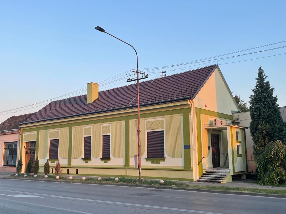 Pb Urban Garden Stay With Secured Parking Σρέμσκα Μιτρόβιτσα Εξωτερικό φωτογραφία