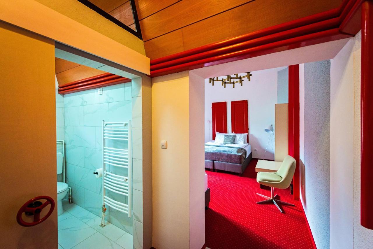 Pb Urban Garden Stay With Secured Parking Σρέμσκα Μιτρόβιτσα Εξωτερικό φωτογραφία
