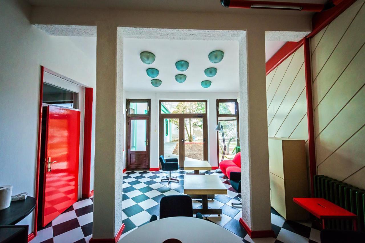 Pb Urban Garden Stay With Secured Parking Σρέμσκα Μιτρόβιτσα Εξωτερικό φωτογραφία