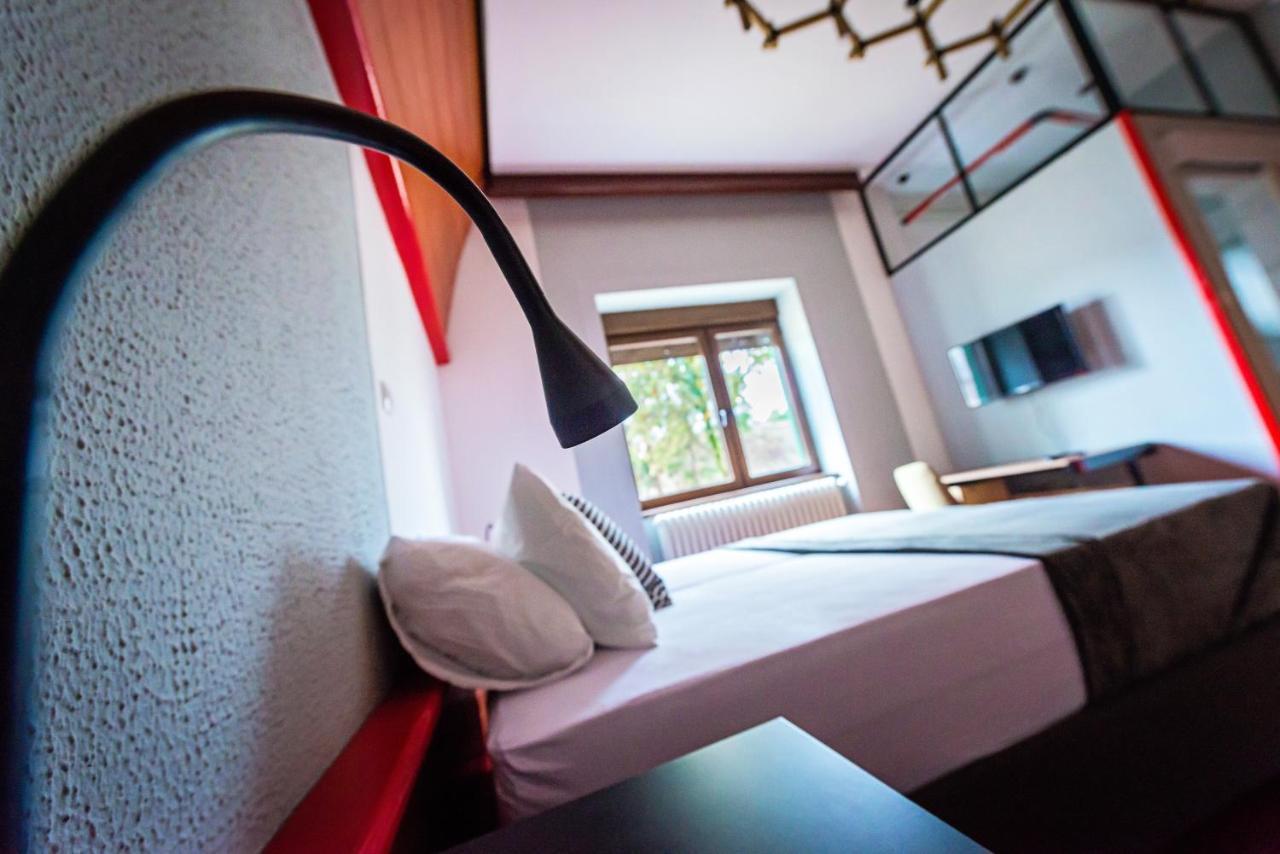 Pb Urban Garden Stay With Secured Parking Σρέμσκα Μιτρόβιτσα Εξωτερικό φωτογραφία