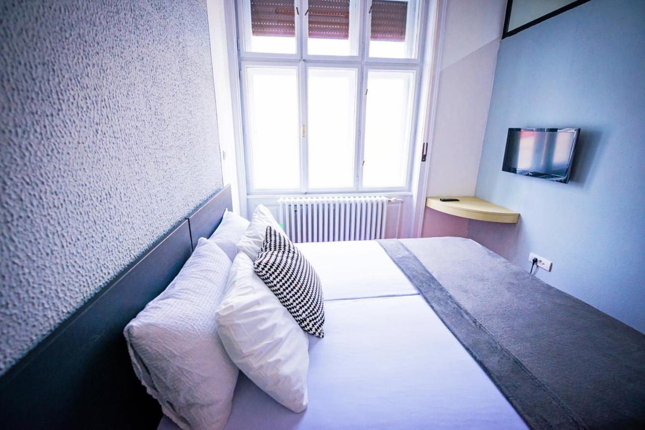Pb Urban Garden Stay With Secured Parking Σρέμσκα Μιτρόβιτσα Εξωτερικό φωτογραφία