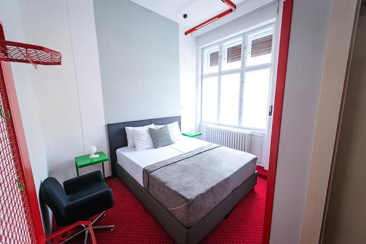 Pb Urban Garden Stay With Secured Parking Σρέμσκα Μιτρόβιτσα Εξωτερικό φωτογραφία
