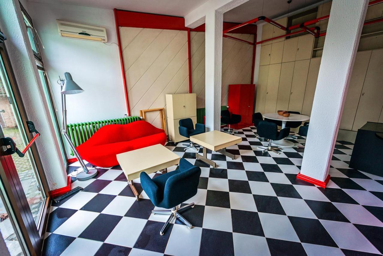 Pb Urban Garden Stay With Secured Parking Σρέμσκα Μιτρόβιτσα Εξωτερικό φωτογραφία