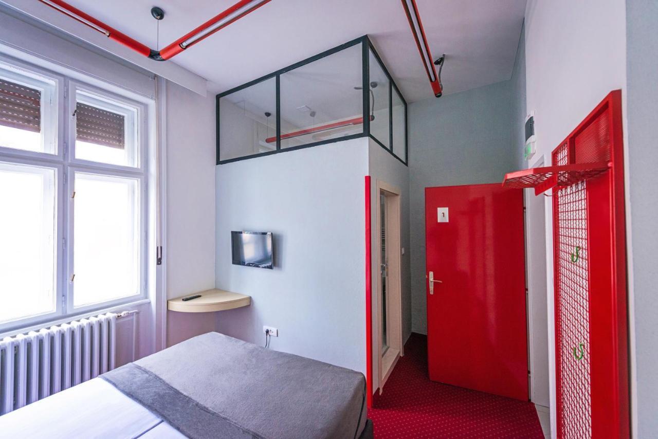 Pb Urban Garden Stay With Secured Parking Σρέμσκα Μιτρόβιτσα Εξωτερικό φωτογραφία